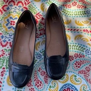 Black flexi shoes